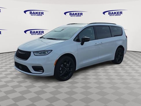 New 2026 Chrysler Pacifica Limited image 7