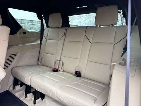Used 2022 Cadillac Escalade Premium Luxury image 12