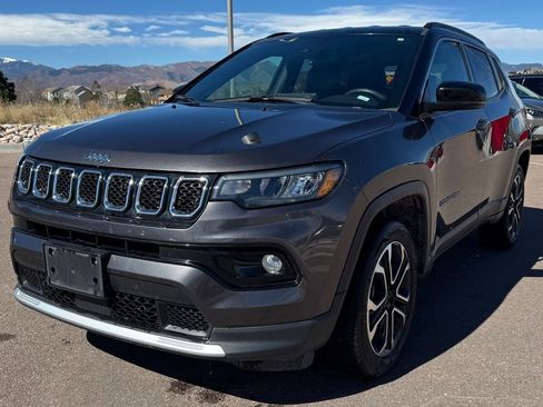 Used 2023 Jeep Compass Limited image 3