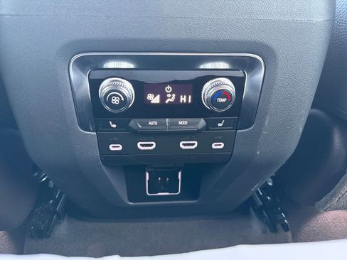 Used 2021 GMC Yukon Denali w/ Denali Premium Package image 32