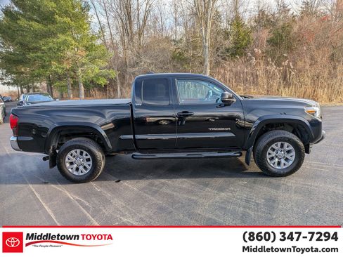 Used 2019 Toyota Tacoma SR5 image 2