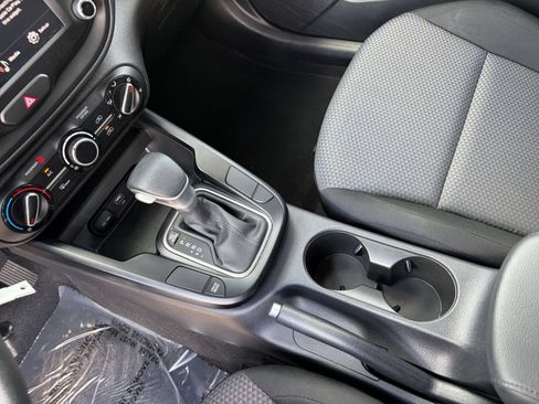 Used 2025 Kia Soul LX w/ LX Technology Package FWD image 38