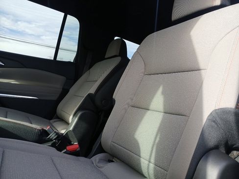 New 2026 Chevrolet Traverse LT image 17