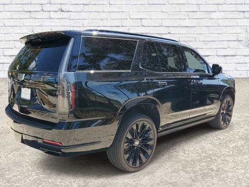 Certified 2026 Cadillac Escalade Platinum Sport w/ LPO, ONYX Package AWD/4WD image 4