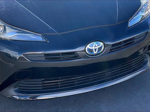 Used 2022 Toyota Prius L Eco image 17