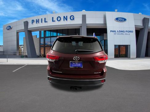 Used 2018 Toyota Highlander XLE AWD/4WD image 4