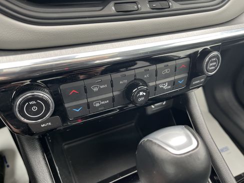 Used 2023 Jeep Compass Limited w/ Sun and Sound Group AWD/4WD image 25