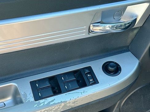 Used 2009 Chrysler Sebring Touring w/ Electronics Convenience Group FWD image 17