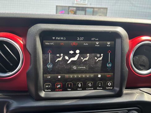 Used 2022 Jeep Gladiator Rubicon w/ Cold Weather Group AWD/4WD image 25