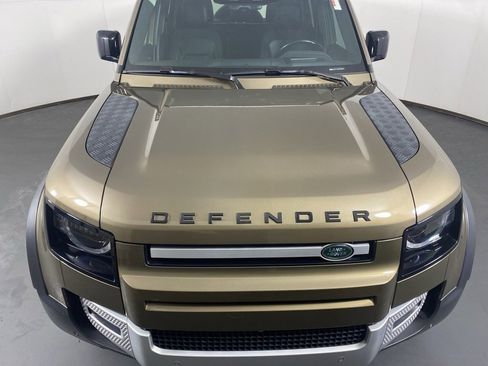 Used 2021 Land Rover Defender 110 SE image 6