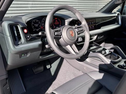 Used 2026 Porsche Cayenne AWD/4WD image 4