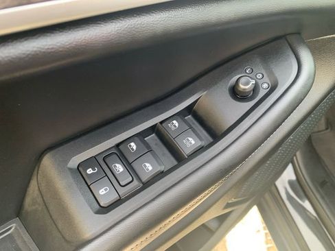 Used 2023 Jeep Grand Cherokee L Limited w/ Luxury Tech Group II image 19