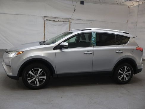 Used 2016 Toyota RAV4 XLE FWD image 4