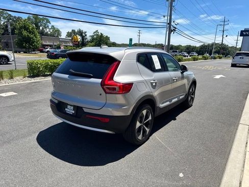 Certified 2025 Volvo XC40 B5 Plus AWD/4WD image 5