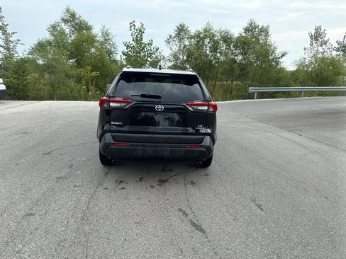 Used 2020 Toyota RAV4 LE AWD/4WD image 5