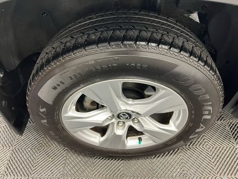 Used 2020 Toyota RAV4 XLE w/ Convenience Package image 35