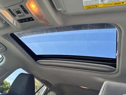 Used 2019 Toyota RAV4 XLE w/ Convenience Package FWD image 3