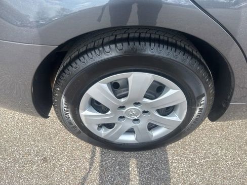 Used 2010 Toyota Camry LE image 11