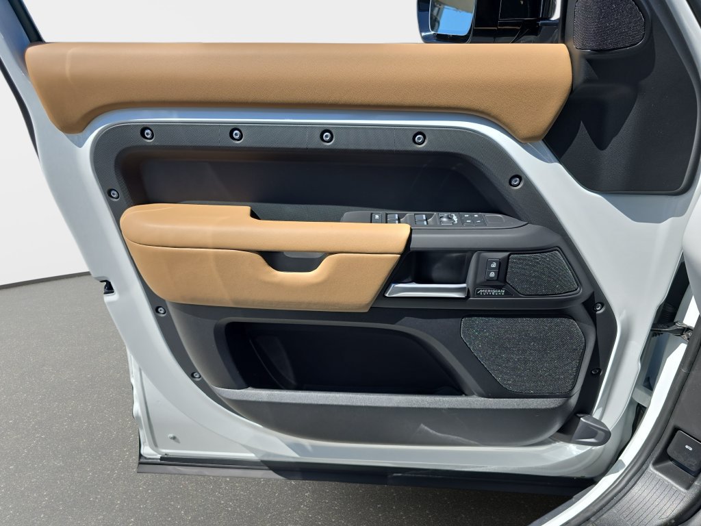 New 2026 Land Rover Defender 110 X-Dynamic SE AWD/4WD image 26