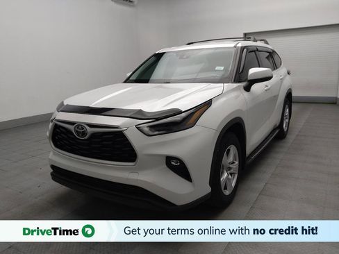 Used 2022 Toyota Highlander LE image 1