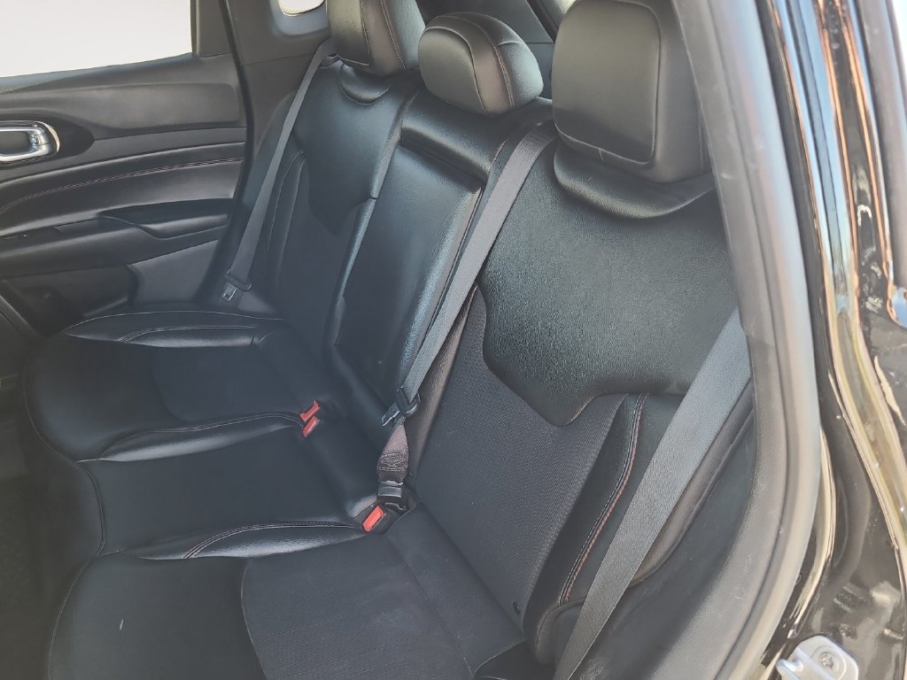Used 2025 Jeep Compass Trailhawk AWD/4WD image 13