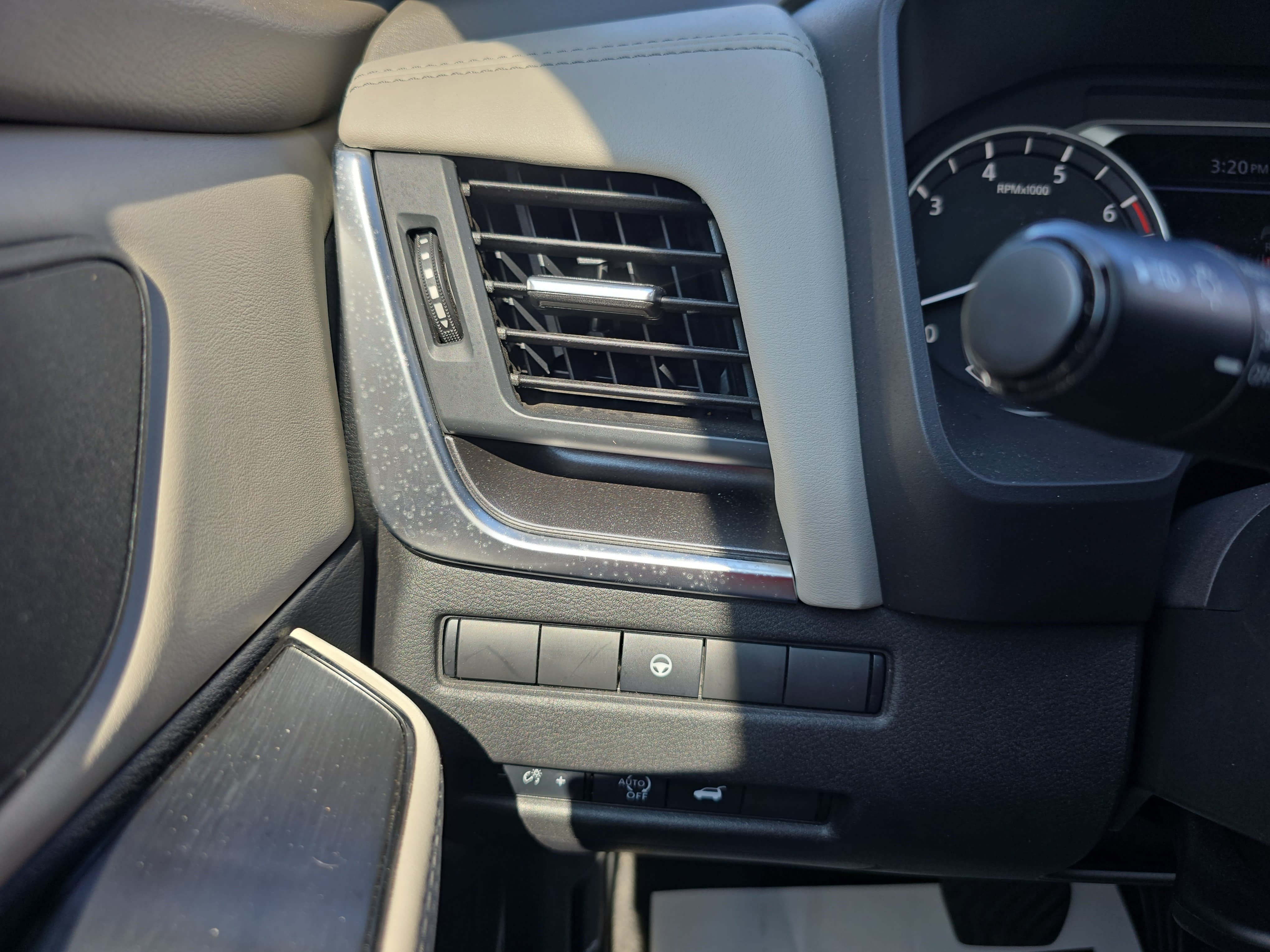 Used 2025 Nissan Rogue SV AWD/4WD image 24