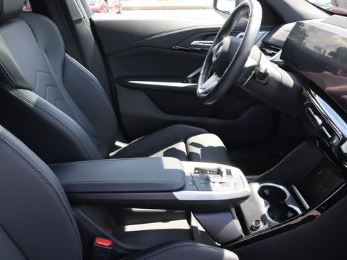 Used 2025 BMW X2 xDrive28i AWD/4WD image 14