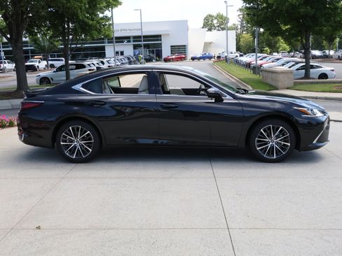 Used 2025 Lexus ES 300h w/ Premium Package FWD image 10