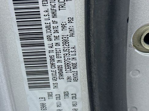 Used 2018 RAM 1500 Classic SLT image 12