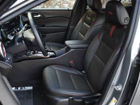 Used 2025 Chevrolet Trax RS w/ Sunroof Package image 9