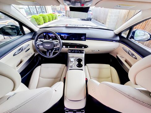 Used 2026 Genesis GV70 2.5T Select image 2