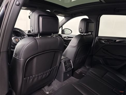 Certified 2025 Porsche Macan AWD/4WD image 26