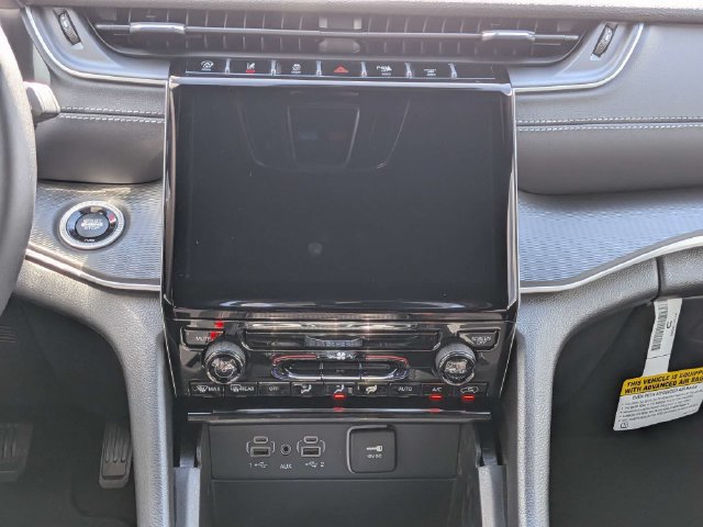 New 2027 Jeep Grand Cherokee Laredo RWD image 19