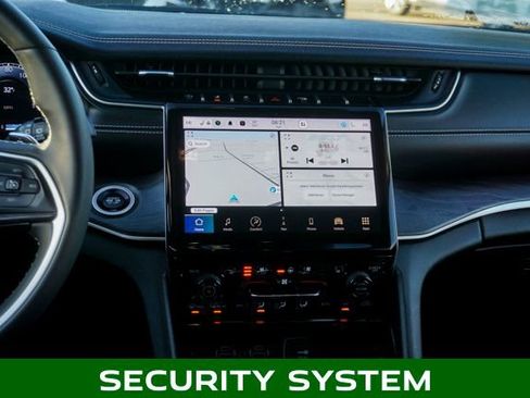 Used 2023 Jeep Grand Cherokee Limited w/ Luxury Tech Group II image 13