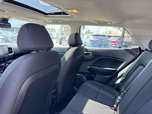 Used 2025 Hyundai Venue SEL FWD image 10