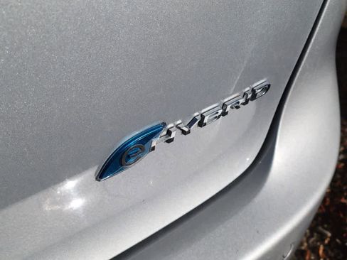 Used 2023 Chrysler Pacifica Touring-L image 7