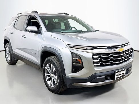 Used 2025 Chevrolet Equinox LT w/ Convenience Package II FWD image 3