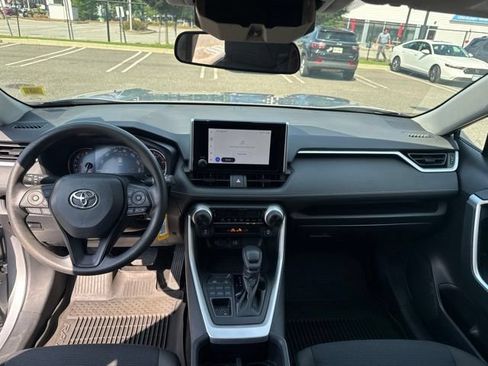 Used 2023 Toyota RAV4 LE AWD/4WD image 15