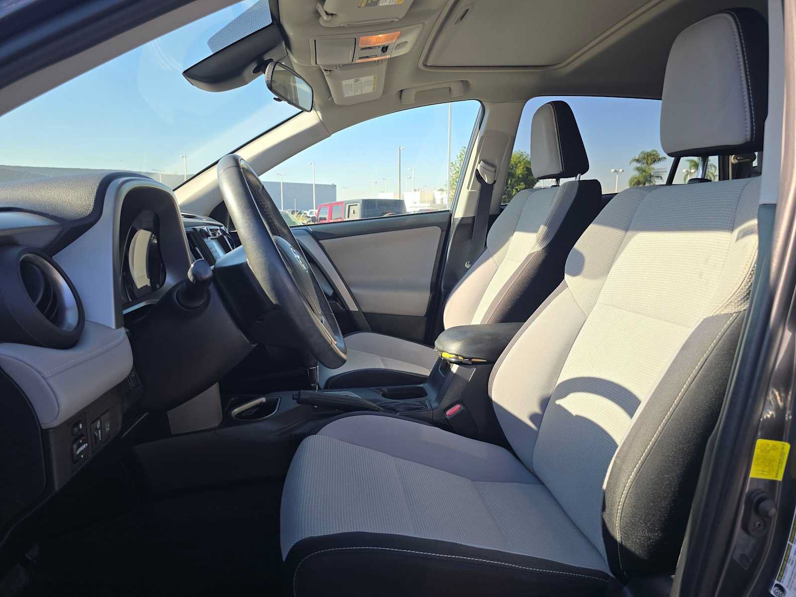 Used 2018 Toyota RAV4 XLE FWD image 21