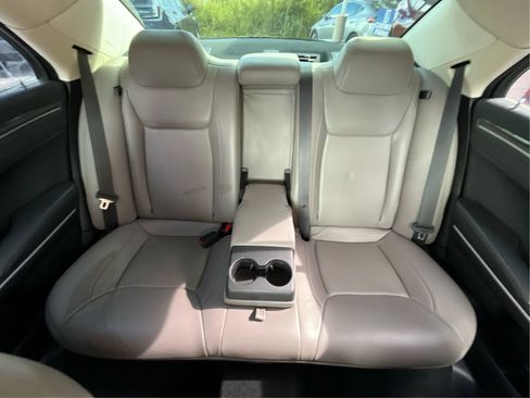 Used 2019 Chrysler 300 Touring w/ Sport Appearance Package RWD image 15