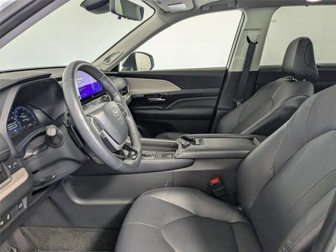 Used 2024 Toyota Grand Highlander Platinum image 10