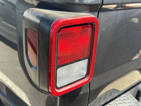 Used 2022 Jeep Gladiator Sport image 13