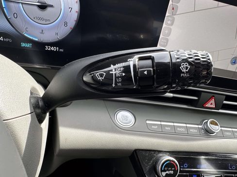 Used 2023 Hyundai Elantra SEL w/ Convenience Package FWD image 18