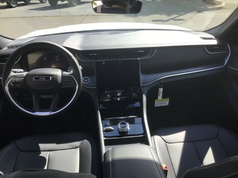 New 2025 Jeep Grand Cherokee Limited image 10