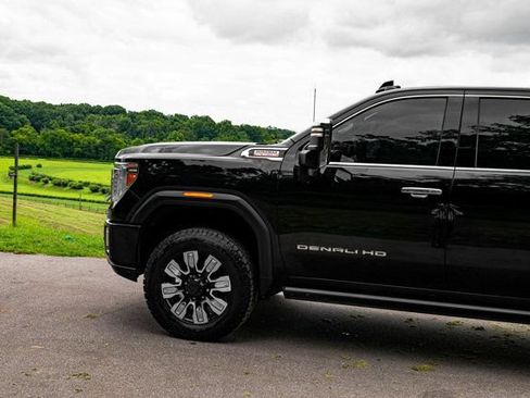 Used 2021 GMC Sierra 2500 Denali w/ Denali Black Diamond Edition AWD/4WD image 20