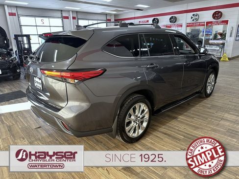 Used 2023 Toyota Highlander Limited image 5