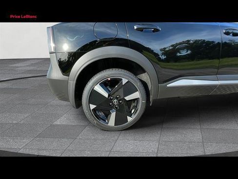 Used 2025 Nissan Kicks SR FWD image 18