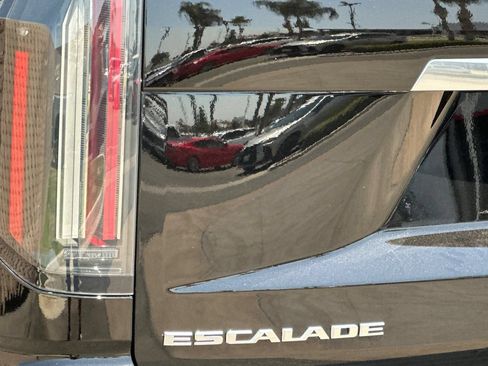 Used 2025 Cadillac Escalade Luxury w/ LPO, Floor Liner Package RWD image 32