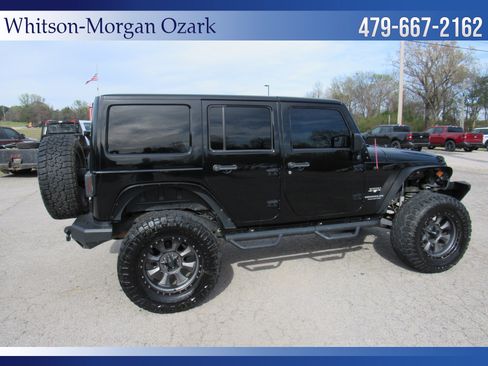 Used 2017 Jeep Wrangler Unlimited Sahara w/ Connectivity Group image 14
