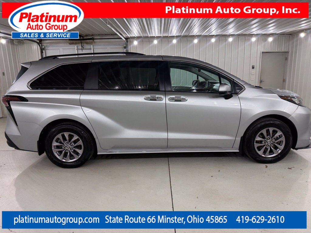Used 2023 Toyota Sienna XLE AWD/4WD image 6